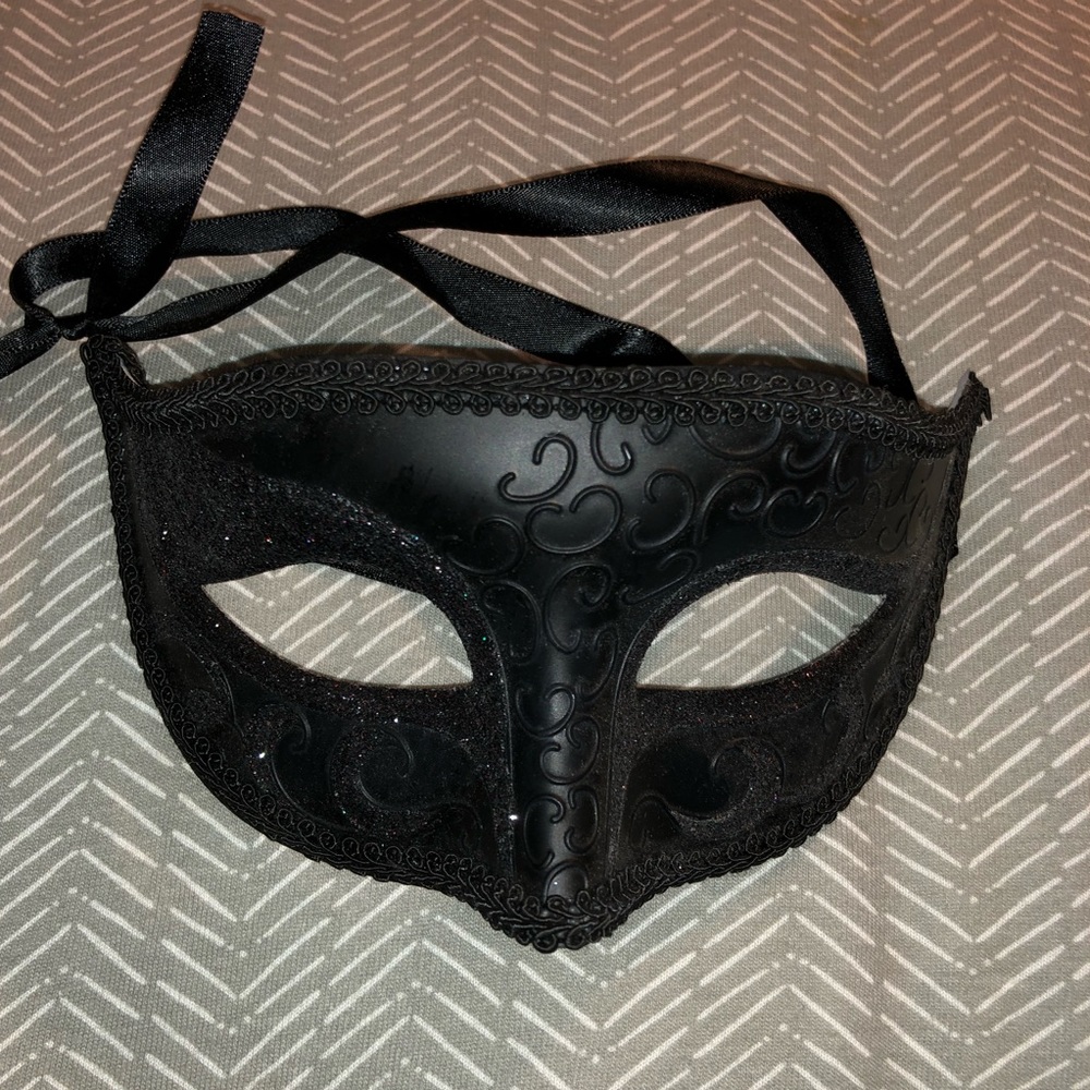 Sparkly Black Masquerade Mask